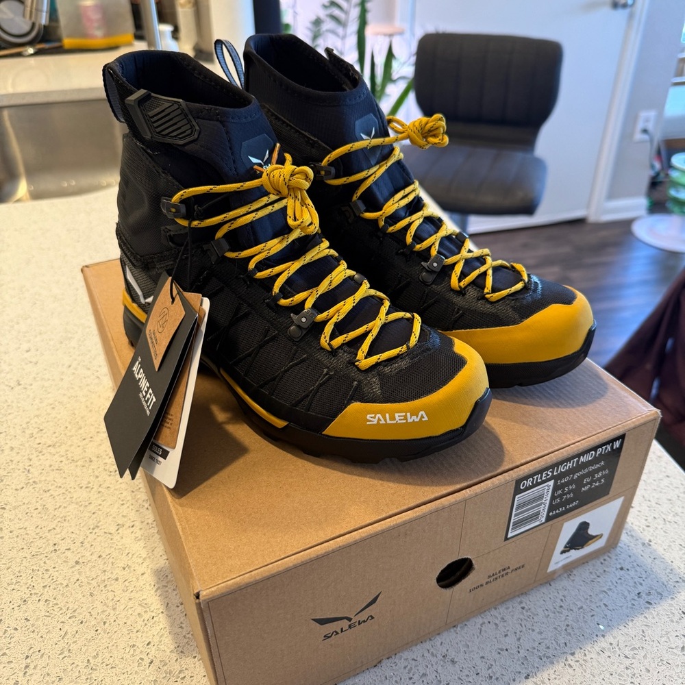 Salewa Ortles Light Mid PTX Mountaineering Boot - Women’s 7.5/38.5 NWT